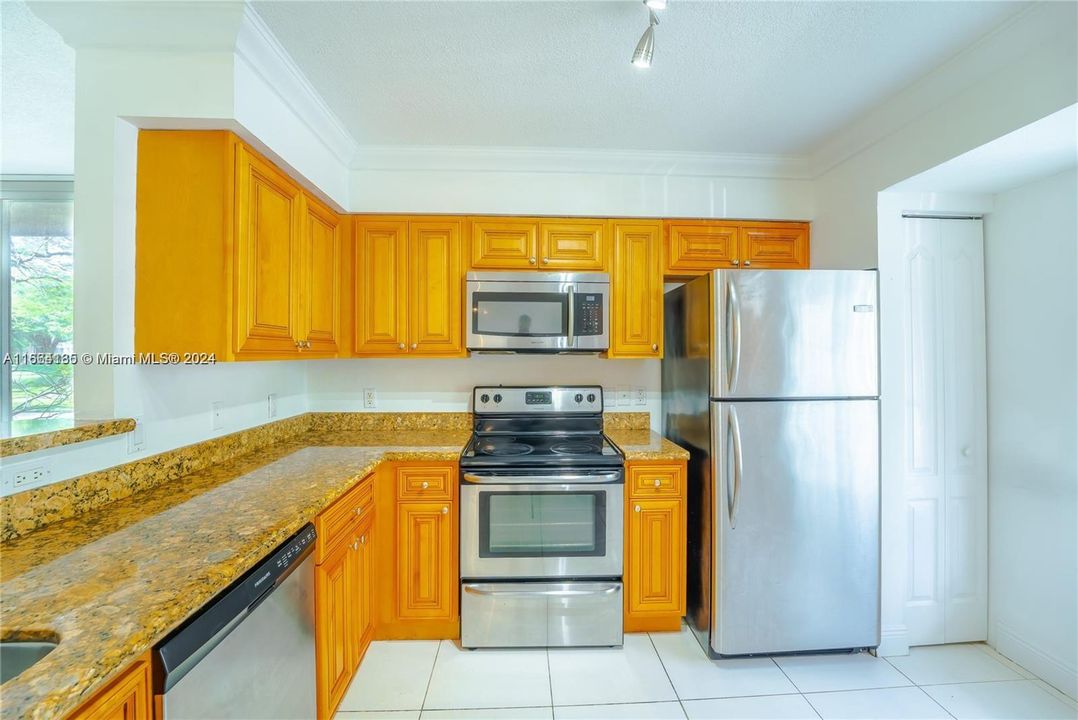 For Rent: $2,600 (3 beds, 2 baths, 1300 Square Feet)