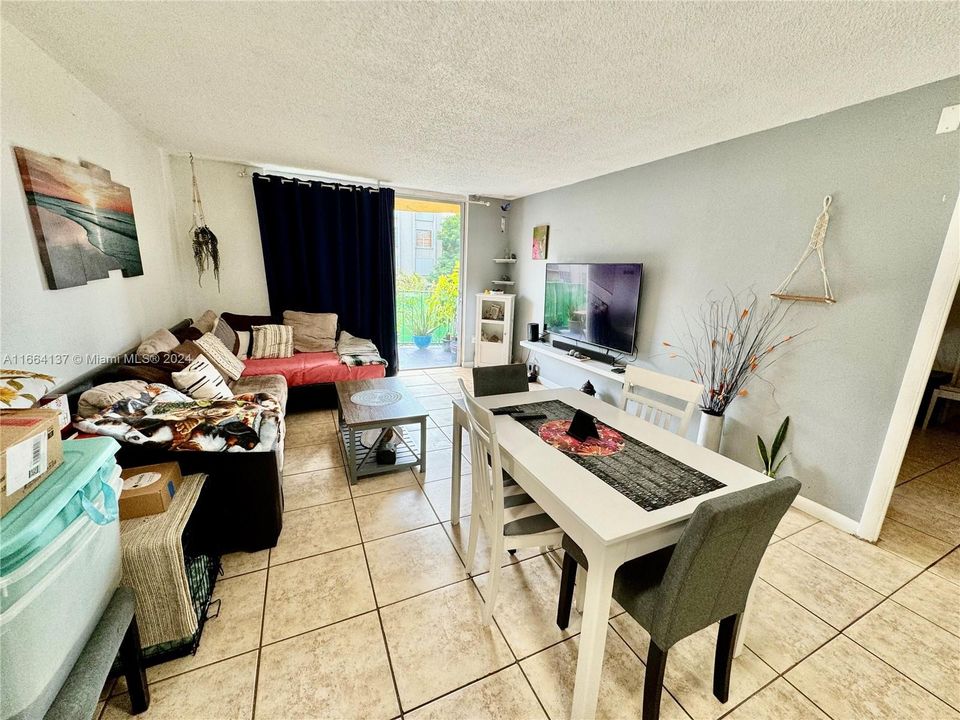 For Rent: $2,000 (1 beds, 1 baths, 690 Square Feet)