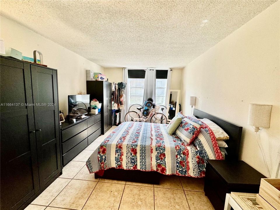 For Rent: $2,000 (1 beds, 1 baths, 690 Square Feet)