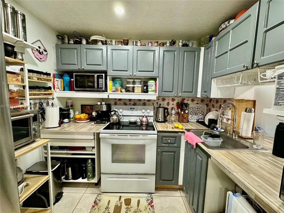 For Rent: $2,000 (1 beds, 1 baths, 690 Square Feet)