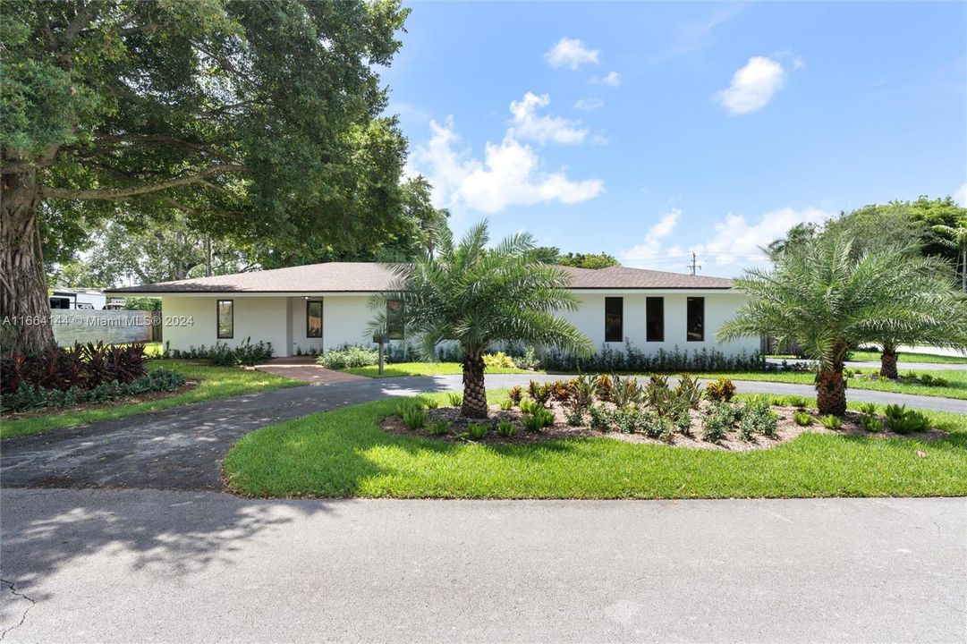 For Sale: $1,499,000 (4 beds, 2 baths, 2405 Square Feet)