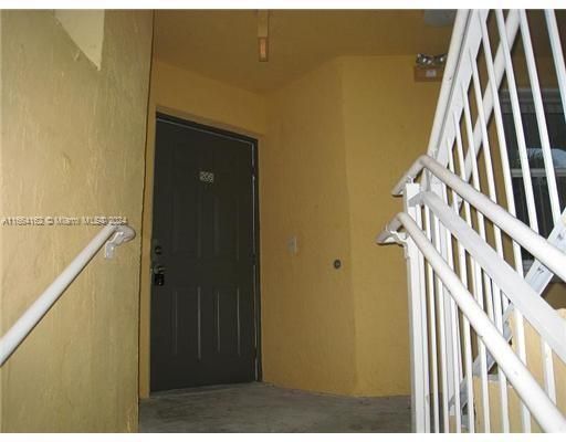 For Rent: $2,250 (2 beds, 2 baths, 1091 Square Feet)