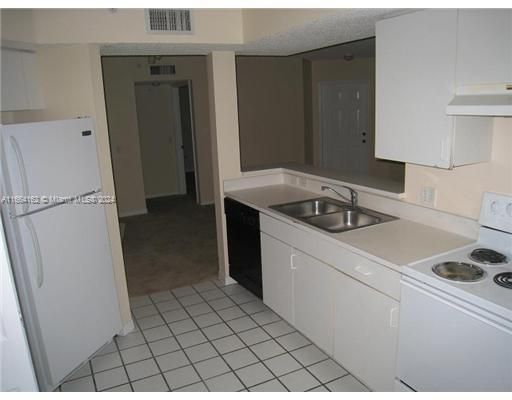 For Rent: $2,250 (2 beds, 2 baths, 1091 Square Feet)