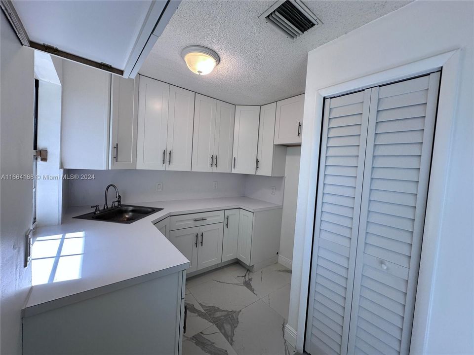 For Rent: $3,000 (2 beds, 2 baths, 1018 Square Feet)