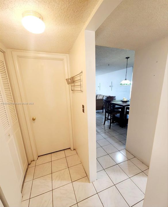 For Sale: $149,999 (1 beds, 1 baths, 720 Square Feet)