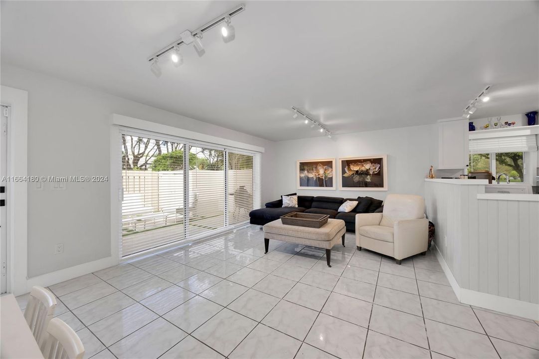 For Sale: $725,000 (3 beds, 2 baths, 1408 Square Feet)