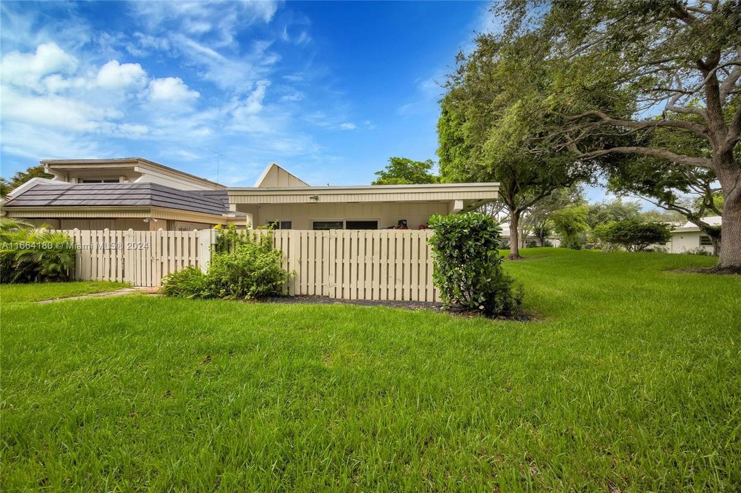 For Sale: $725,000 (3 beds, 2 baths, 1408 Square Feet)