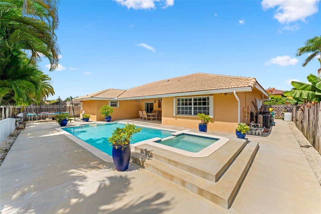 For Sale: $750,000 (4 beds, 3 baths, 2363 Square Feet)