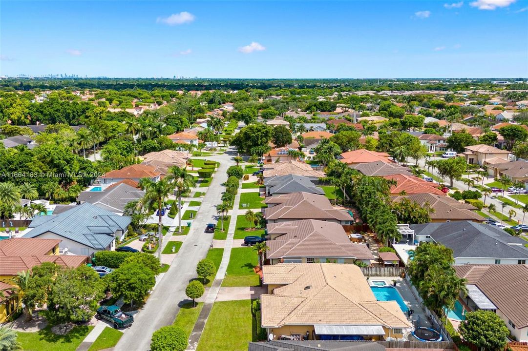 For Sale: $750,000 (4 beds, 3 baths, 2363 Square Feet)