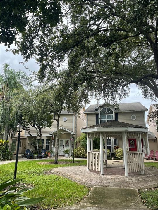 For Sale: $515,000 (3 beds, 2 baths, 1594 Square Feet)