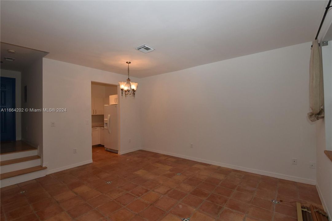 For Rent: $4,000 (2 beds, 1 baths, 850 Square Feet)