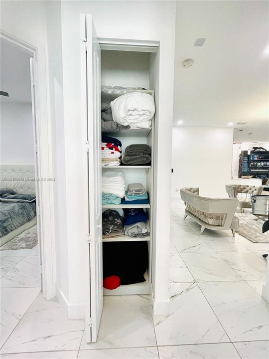 En Renta: $5,599 (5 camas, 3 baños, 3127 Pies cuadrados)