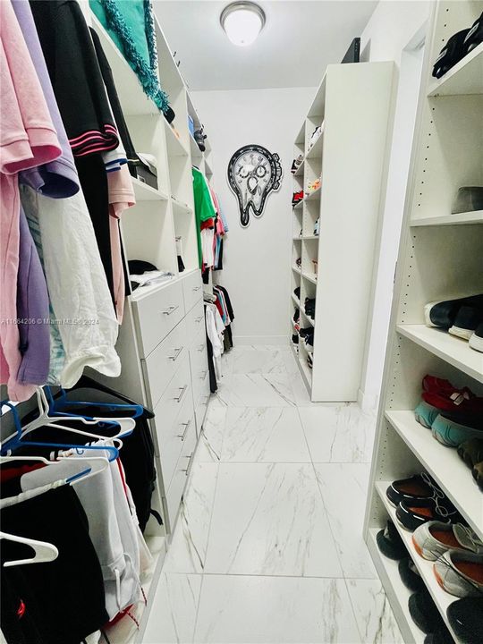 En Renta: $5,599 (5 camas, 3 baños, 3127 Pies cuadrados)