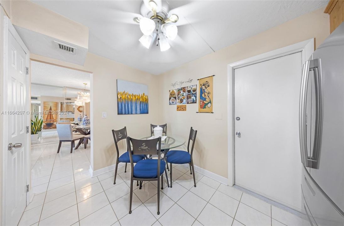 For Sale: $349,000 (2 beds, 2 baths, 1092 Square Feet)