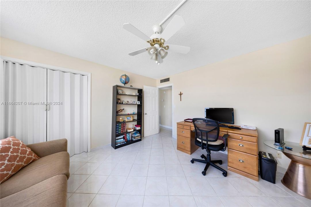 For Sale: $349,000 (2 beds, 2 baths, 1092 Square Feet)