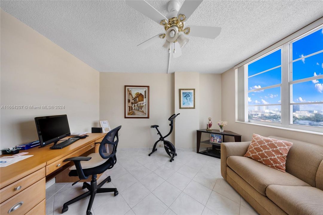 For Sale: $349,000 (2 beds, 2 baths, 1092 Square Feet)