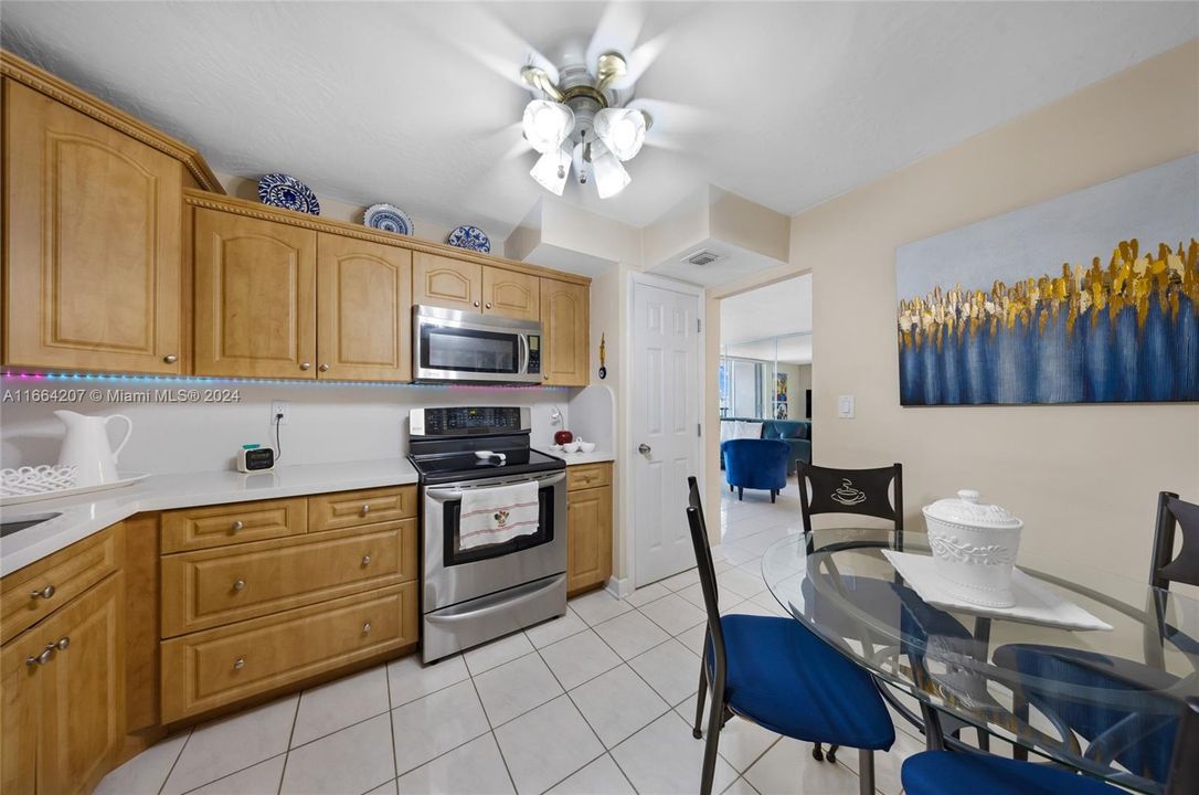 For Sale: $349,000 (2 beds, 2 baths, 1092 Square Feet)