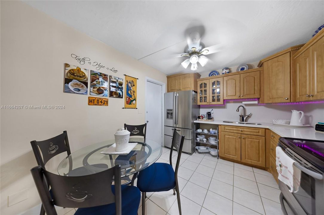 For Sale: $349,000 (2 beds, 2 baths, 1092 Square Feet)