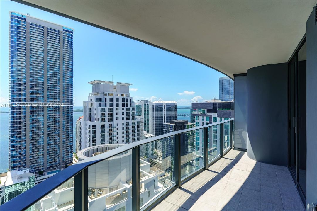 For Sale: $1,000,000 (1 beds, 1 baths, 829 Square Feet)