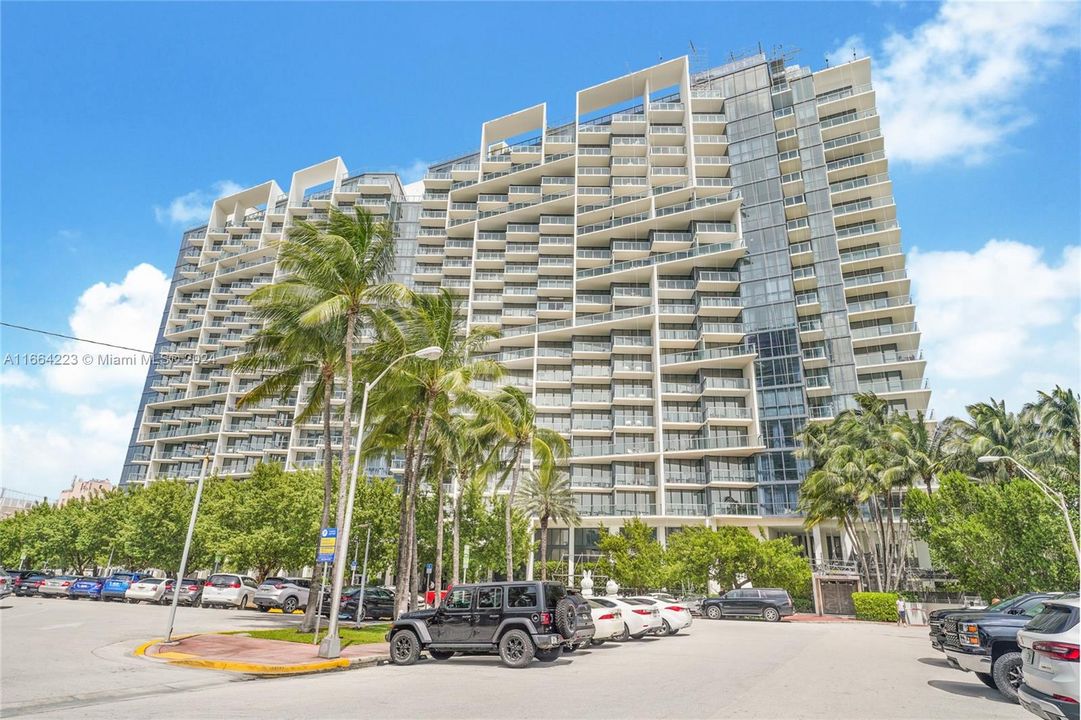 For Sale: $3,890,000 (2 beds, 2 baths, 1306 Square Feet)