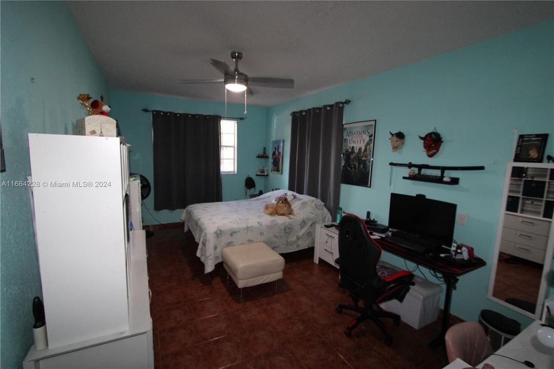 For Rent: $4,000 (5 beds, 3 baths, 1830 Square Feet)