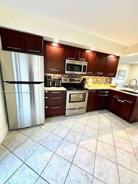 For Rent: $2,899 (2 beds, 1 baths, 965 Square Feet)