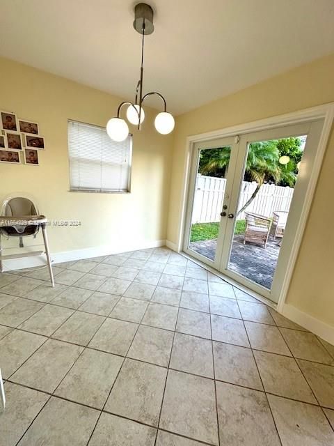 For Rent: $2,899 (2 beds, 1 baths, 965 Square Feet)