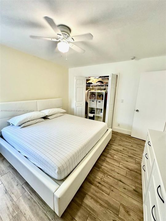 For Rent: $2,899 (2 beds, 1 baths, 965 Square Feet)