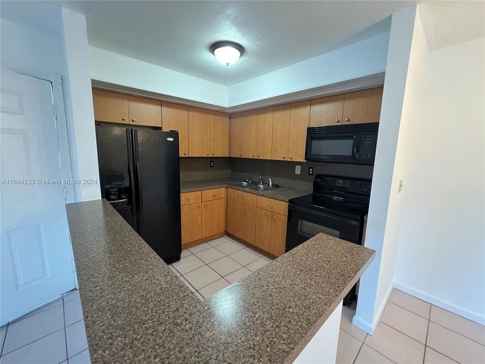 For Sale: $285,000 (2 beds, 2 baths, 870 Square Feet)