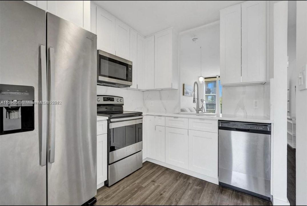 For Rent: $2,500 (1 beds, 1 baths, 717 Square Feet)