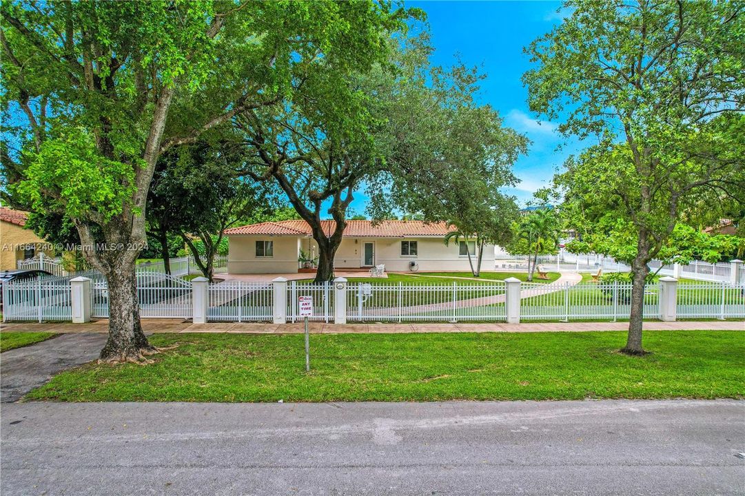 For Sale: $2,800,000 (4 beds, 3 baths, 2014 Square Feet)