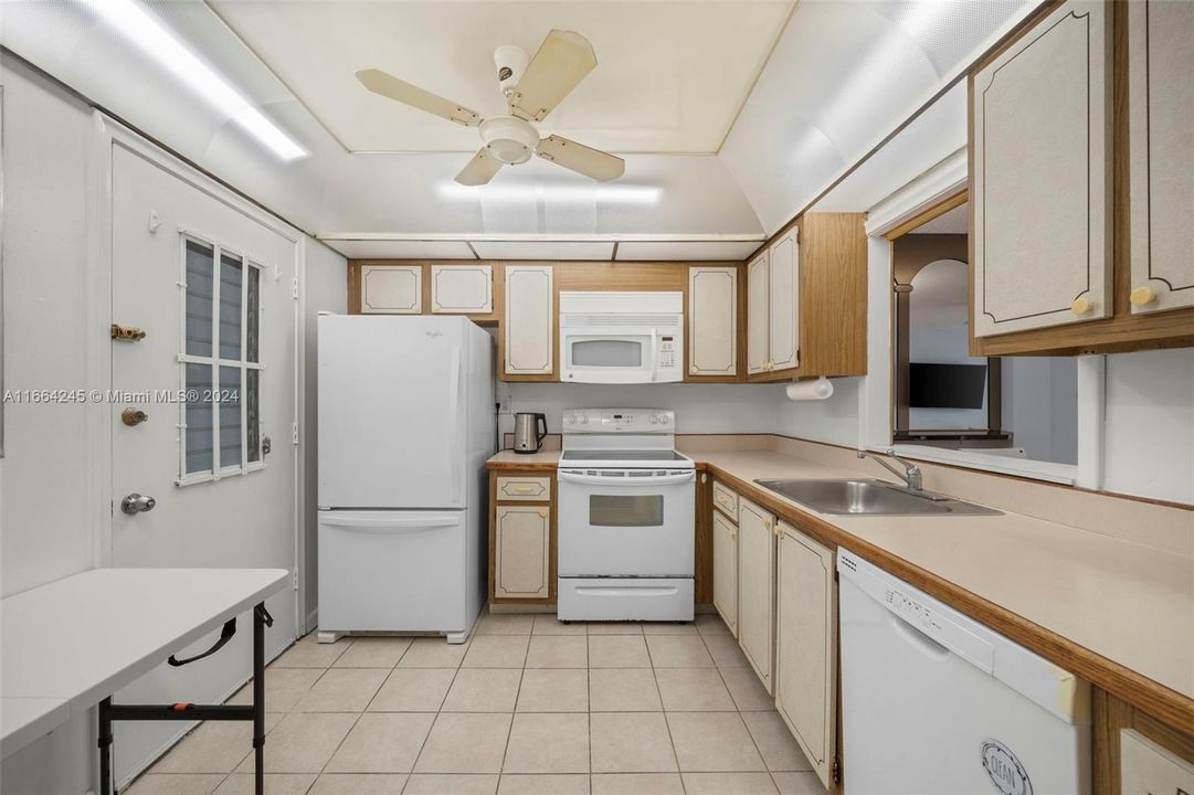 For Rent: $2,499 (2 beds, 2 baths, 1110 Square Feet)