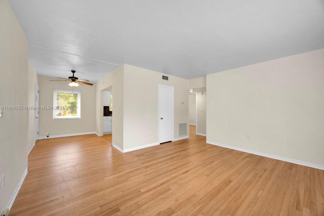 For Sale: $390,000 (2 beds, 1 baths, 672 Square Feet)