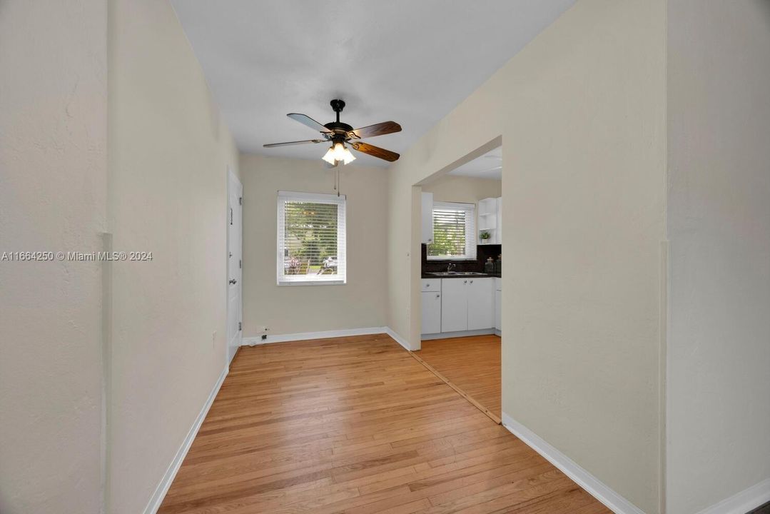 For Sale: $390,000 (2 beds, 1 baths, 672 Square Feet)