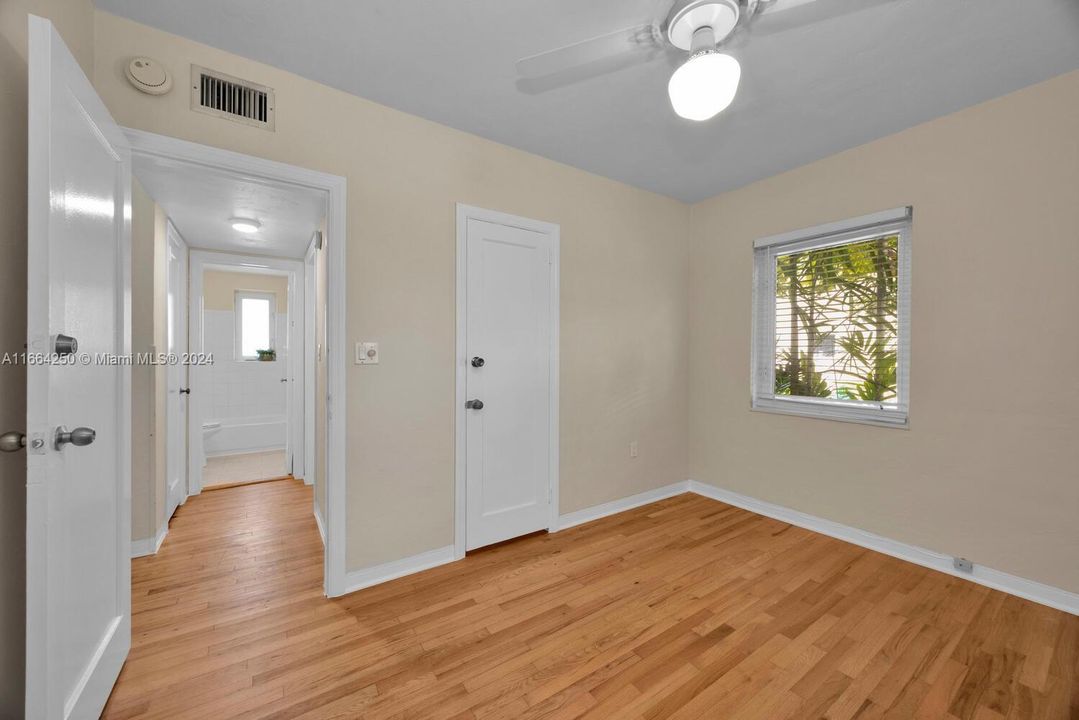 For Sale: $390,000 (2 beds, 1 baths, 672 Square Feet)