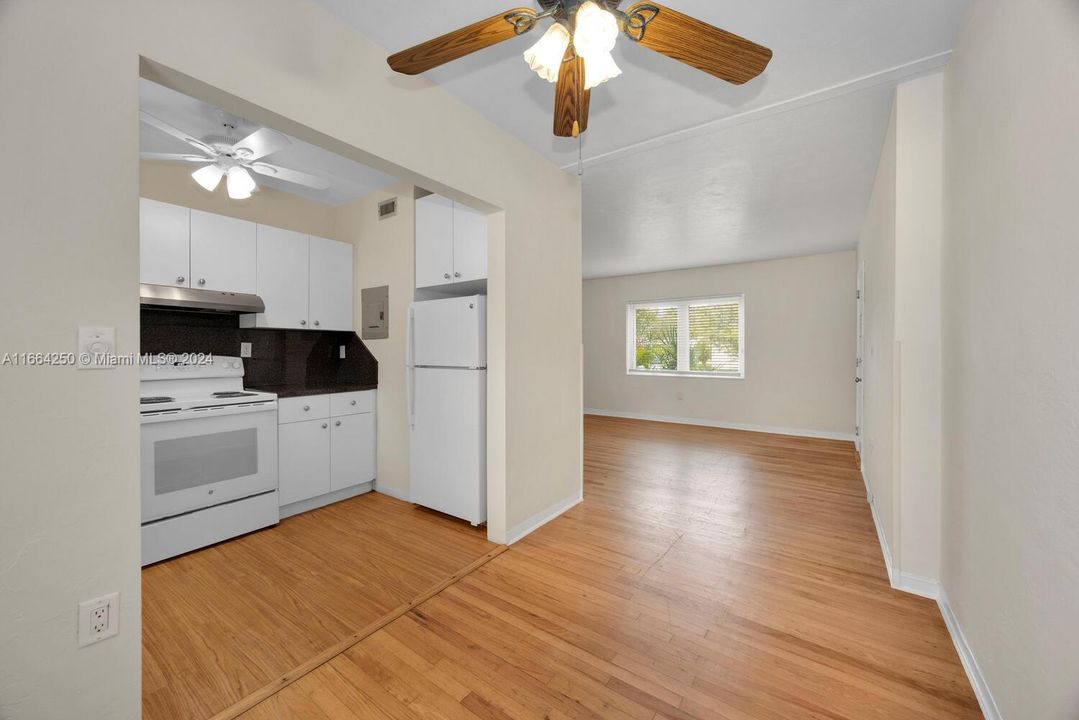 For Sale: $390,000 (2 beds, 1 baths, 672 Square Feet)