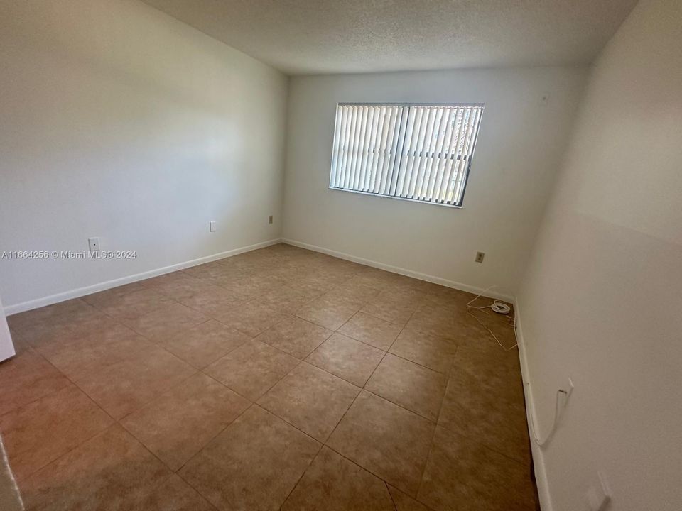 For Sale: $269,900 (2 beds, 2 baths, 976 Square Feet)