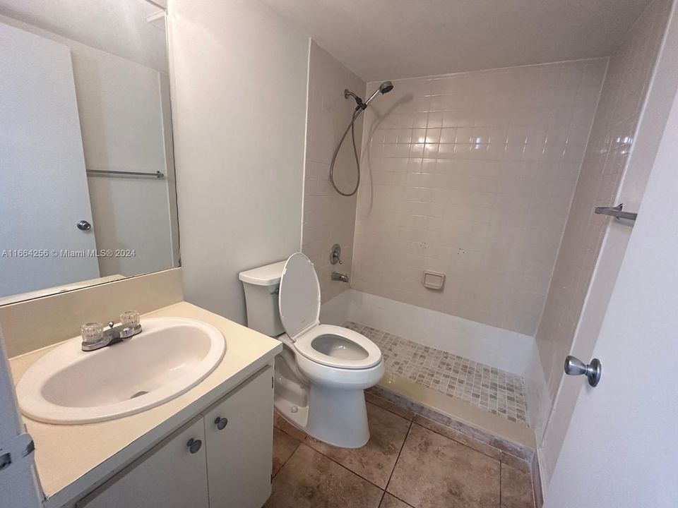 For Sale: $269,900 (2 beds, 2 baths, 976 Square Feet)