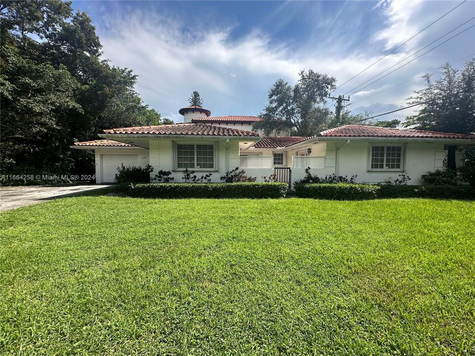 For Sale: $1,550,000 (3 beds, 2 baths, 2082 Square Feet)