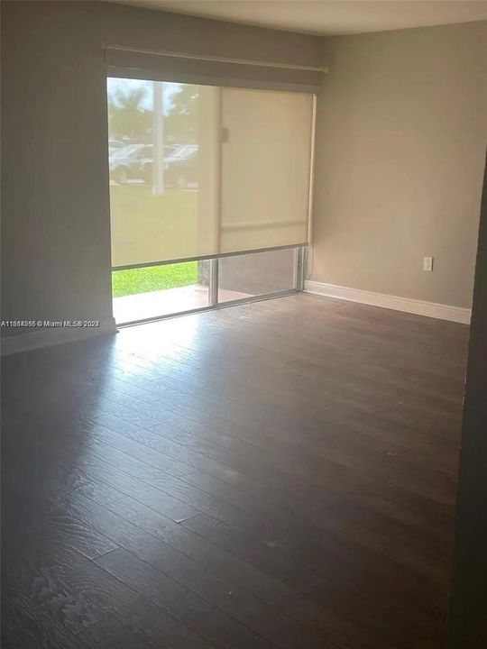 For Rent: $1,900 (1 beds, 1 baths, 760 Square Feet)