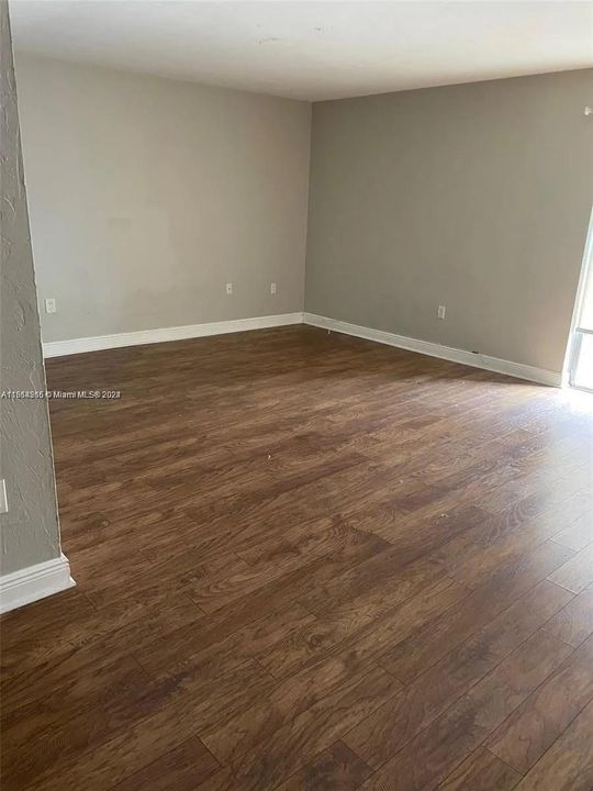 For Rent: $1,900 (1 beds, 1 baths, 760 Square Feet)