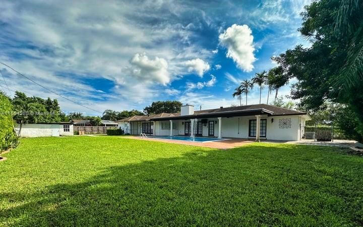 For Sale: $1,050,000 (4 beds, 3 baths, 1556 Square Feet)