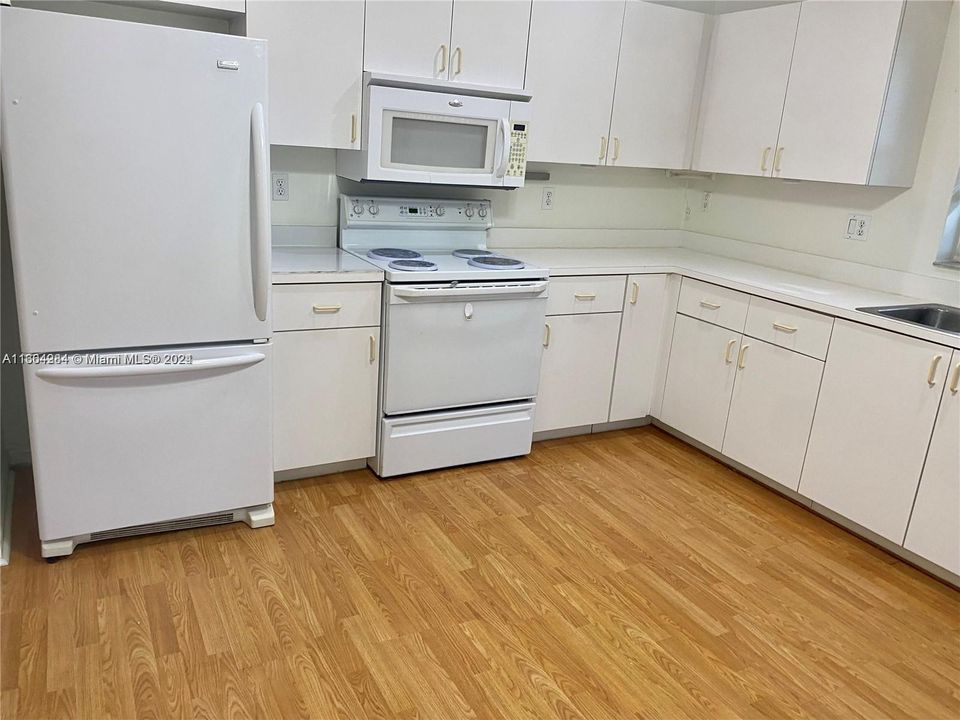 For Rent: $2,400 (2 beds, 2 baths, 1180 Square Feet)