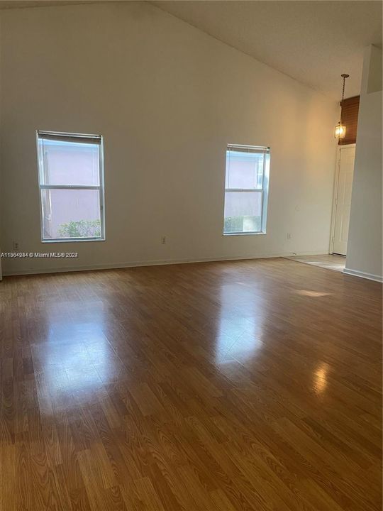 For Rent: $2,400 (2 beds, 2 baths, 1180 Square Feet)