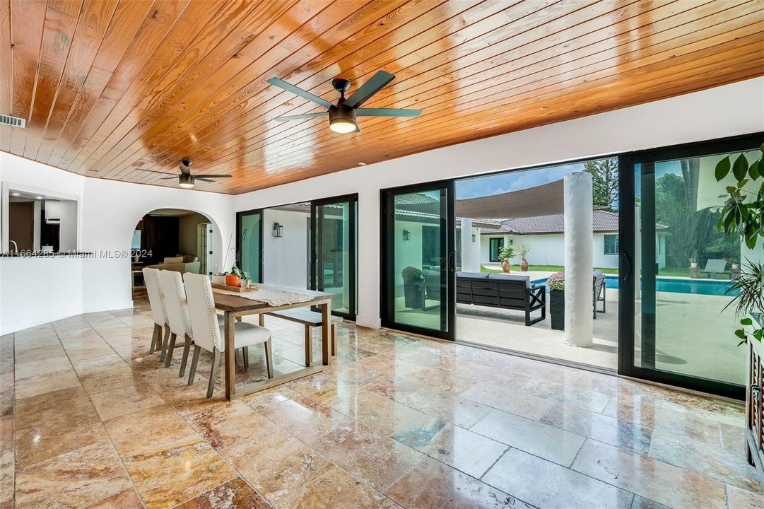 En Venta: $2,499,000 (8 camas, 6 baños, 5519 Pies cuadrados)