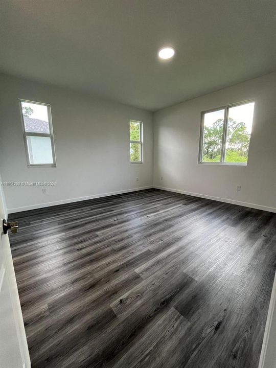 Recently Rented: $2,300 (3 beds, 2 baths, 0 Square Feet)