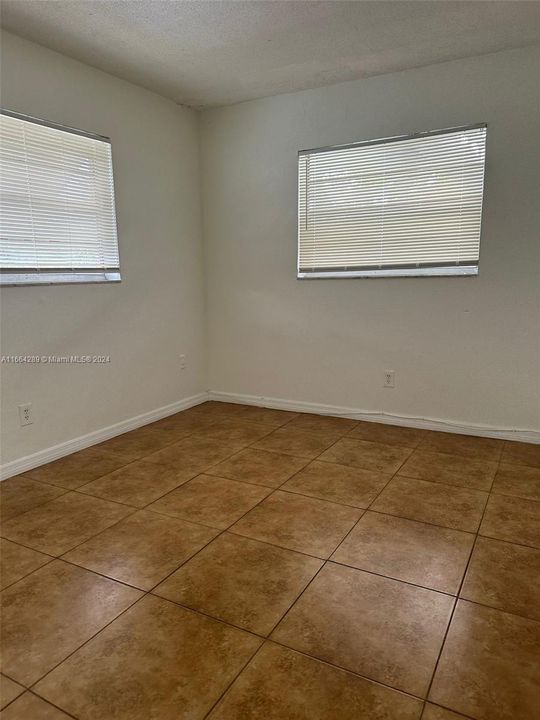 For Rent: $2,650 (4 beds, 2 baths, 2255 Square Feet)