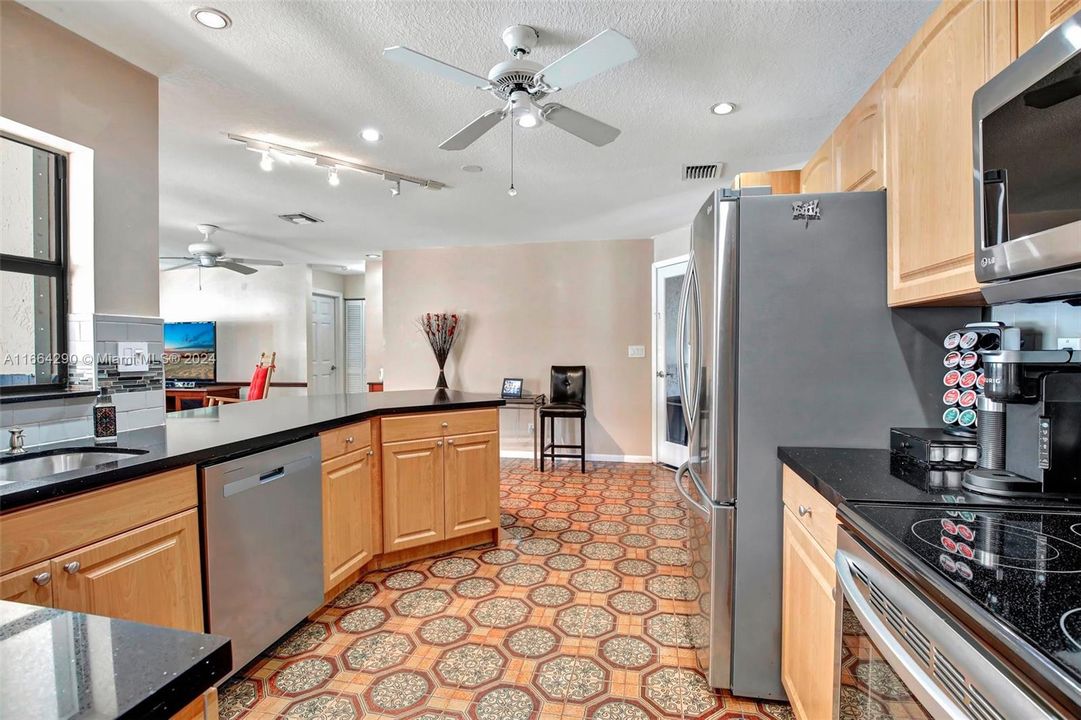 Recessed lighting, stainless appliances - this kitchen has it all!