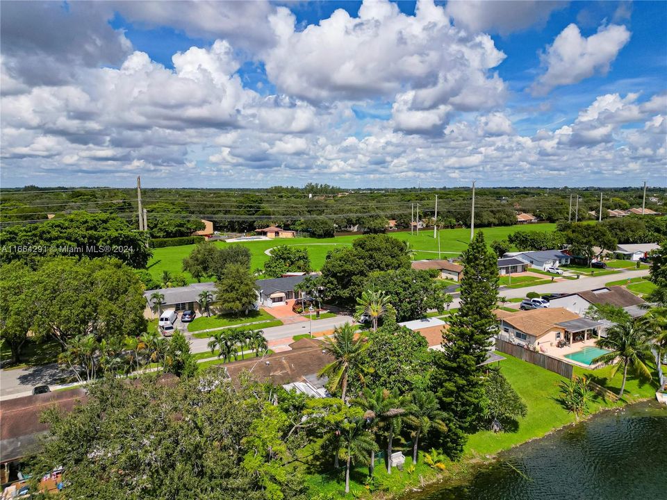 For Sale: $629,000 (3 beds, 2 baths, 1316 Square Feet)