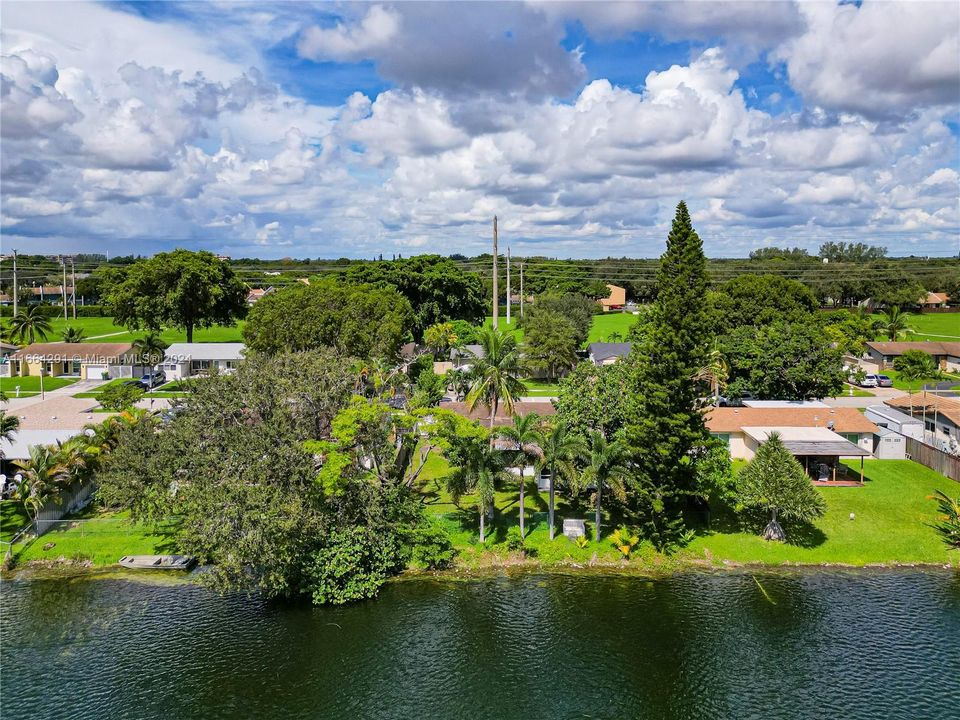 For Sale: $629,000 (3 beds, 2 baths, 1316 Square Feet)